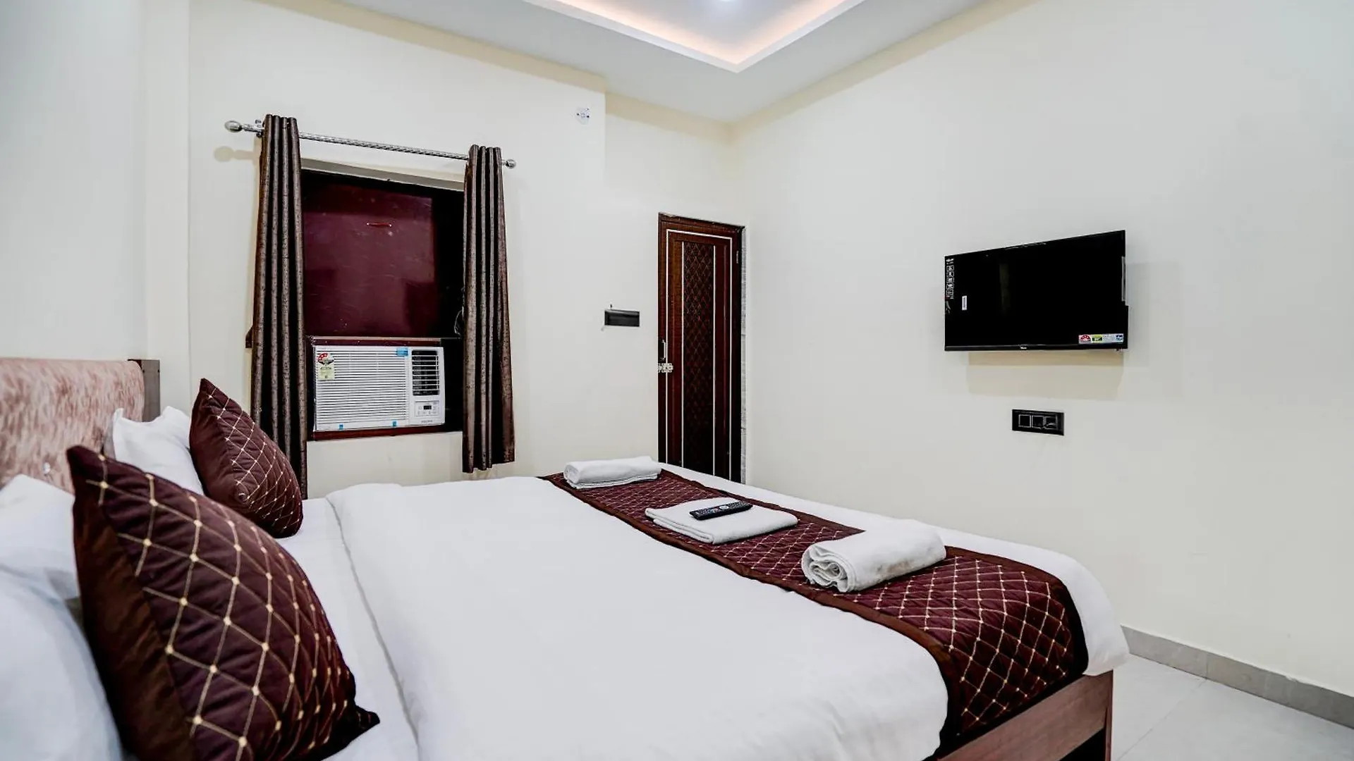 Hotel Vibe Blu- Varanasi 3*,