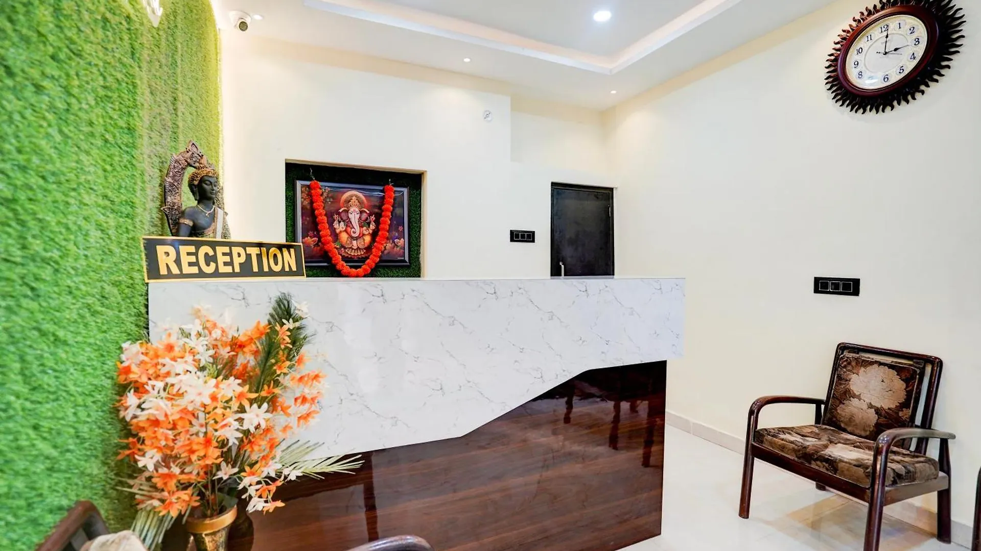 Hotel Vibe Blu- Varanasi 3*,  India