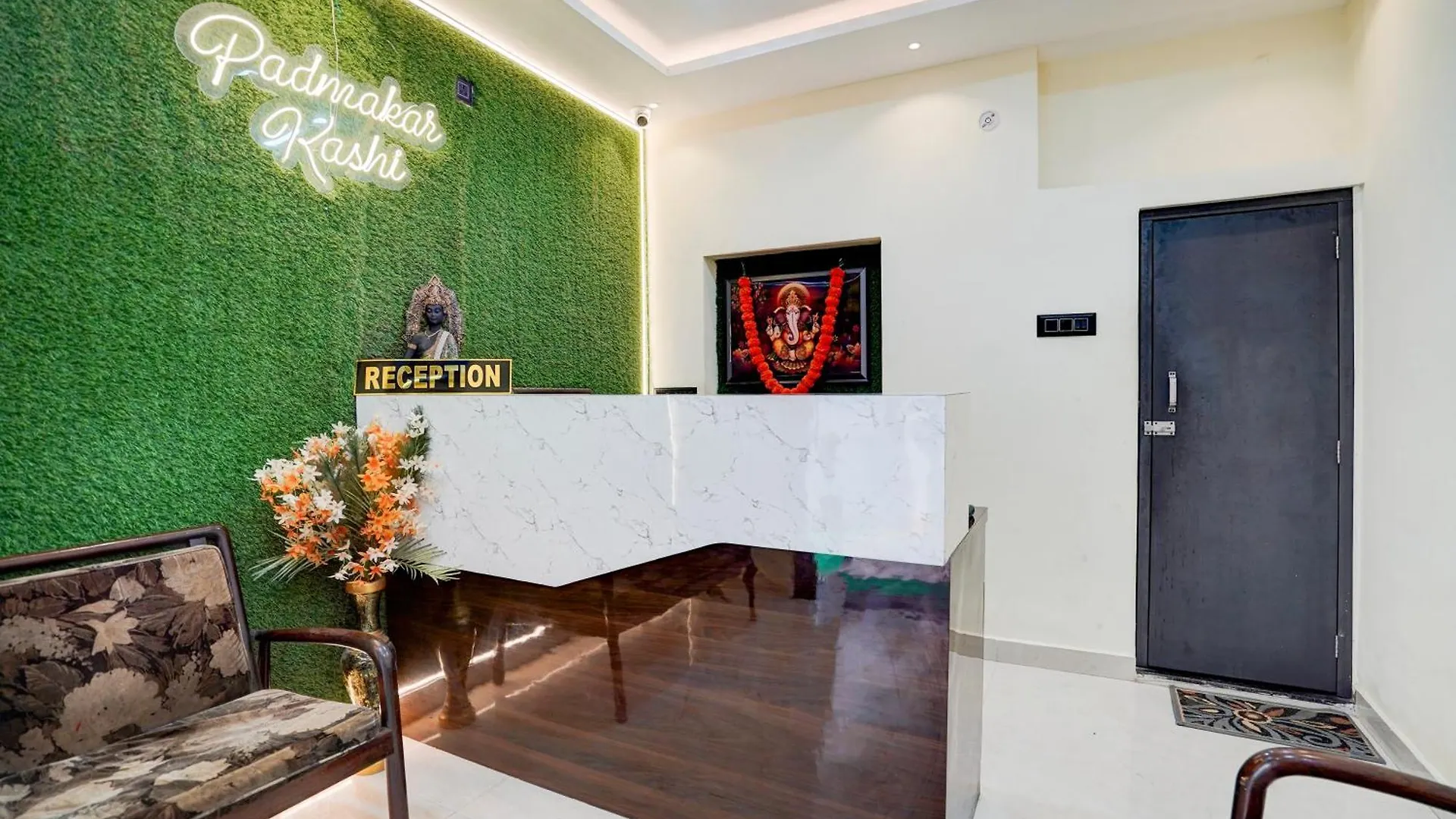 Hotel Vibe Blu- Varanasi 3*,  India