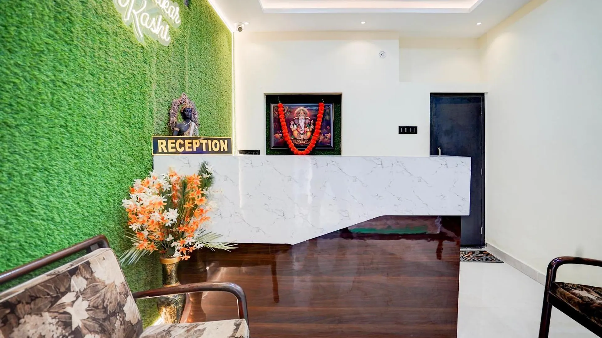 Hotel Vibe Blu- Varanasi 3*,