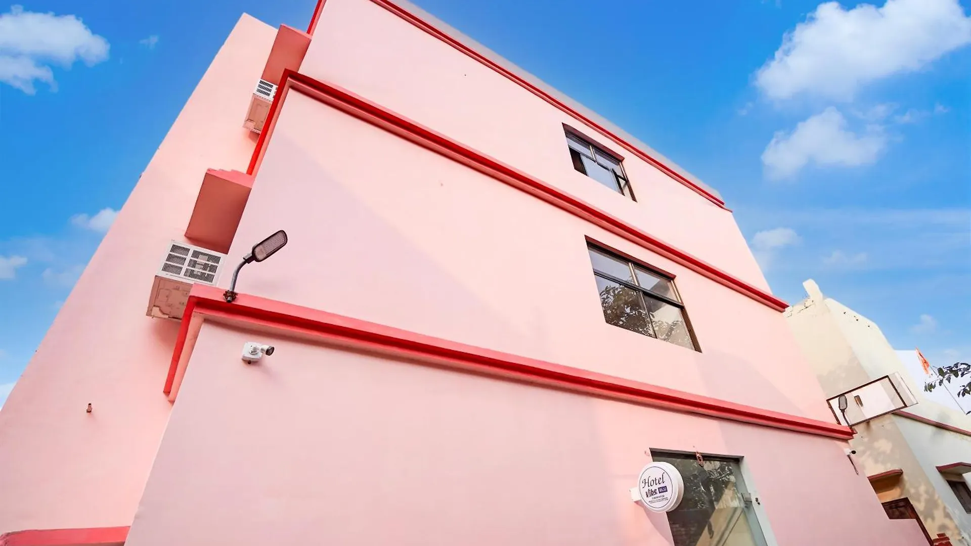 Hotel Vibe Blu- Varanasi 3*,